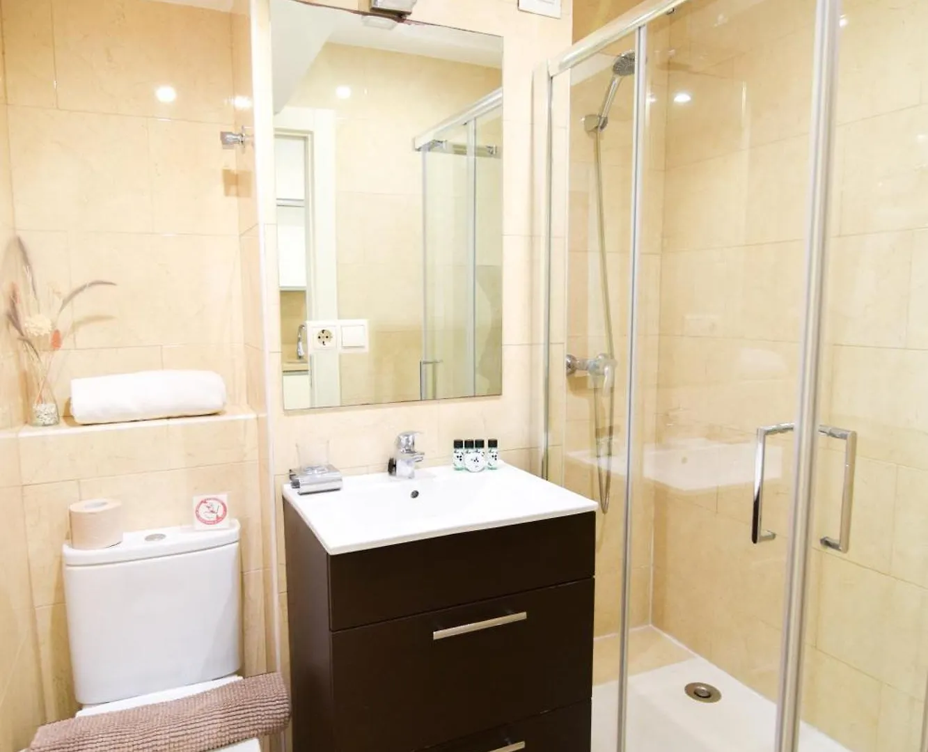 Malagueta Beachside Charm Apartment Malaga
